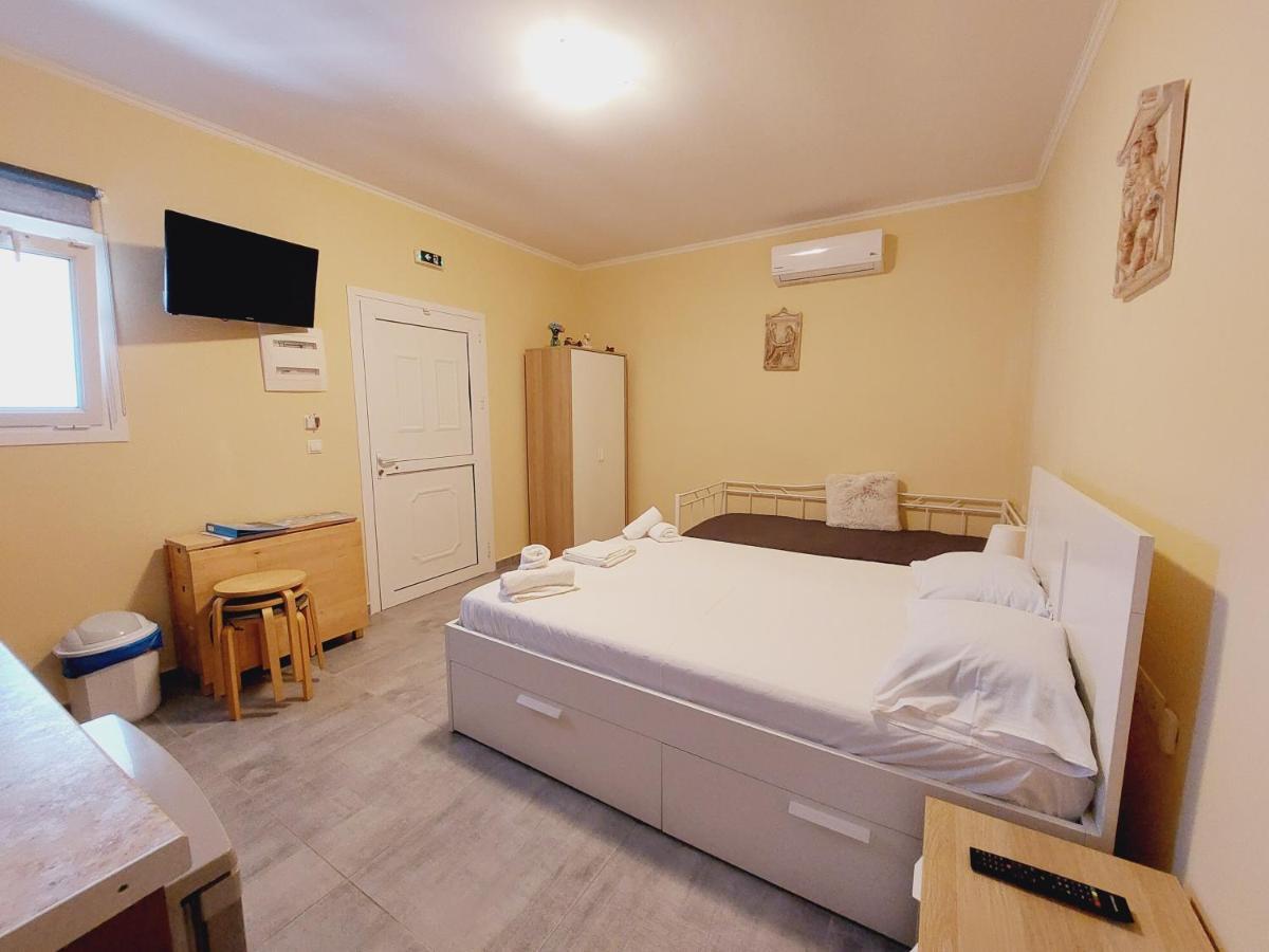 George Studios 1 Ypsos Dış mekan fotoğraf