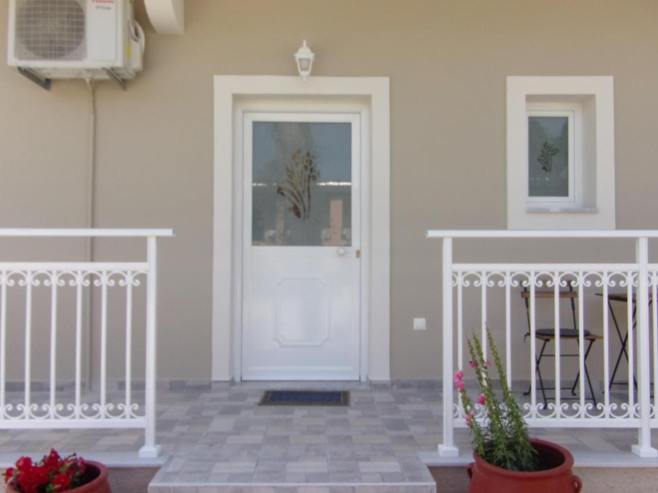George Studios 1 Ypsos Dış mekan fotoğraf